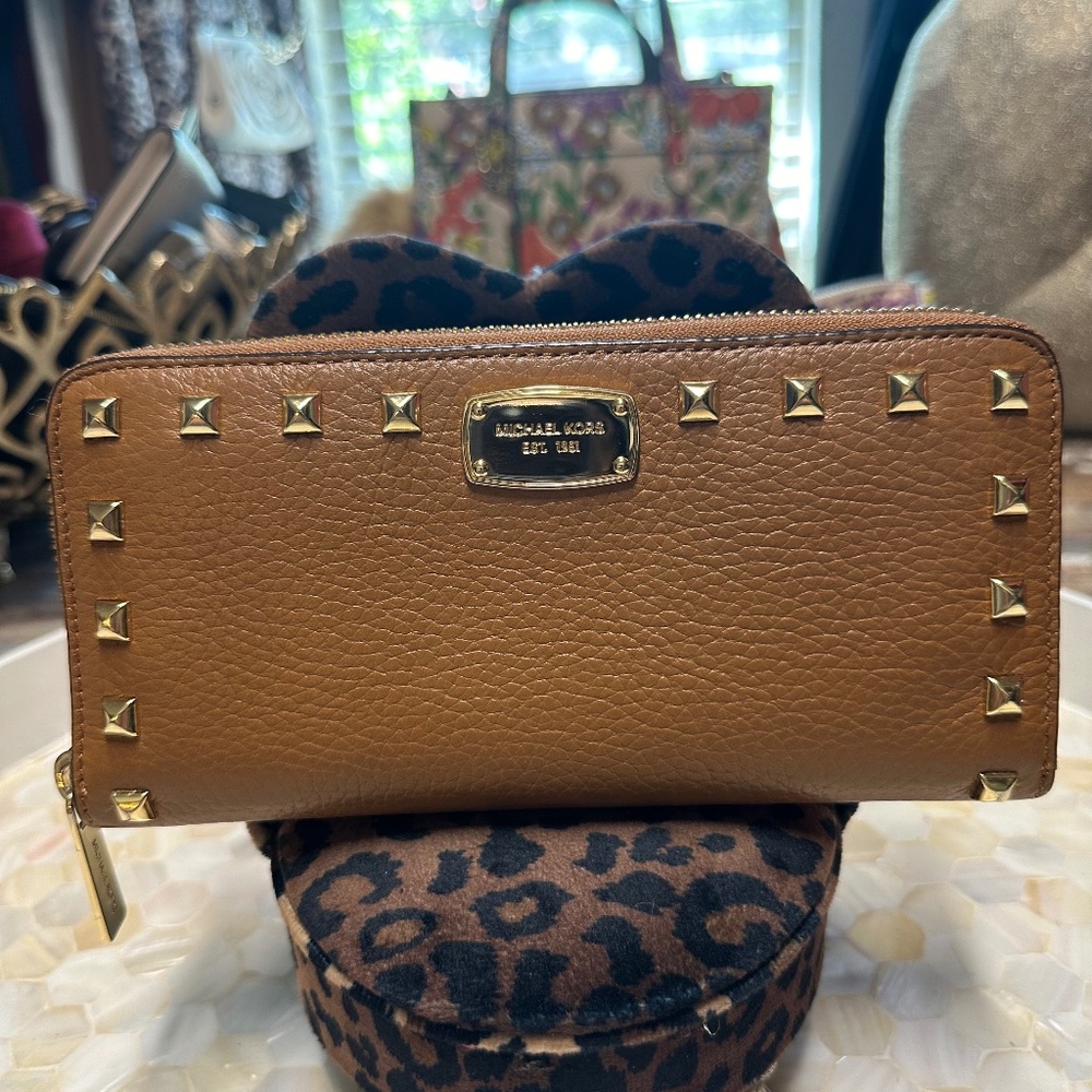 Michael Kors Leather Wallet Beautiful!